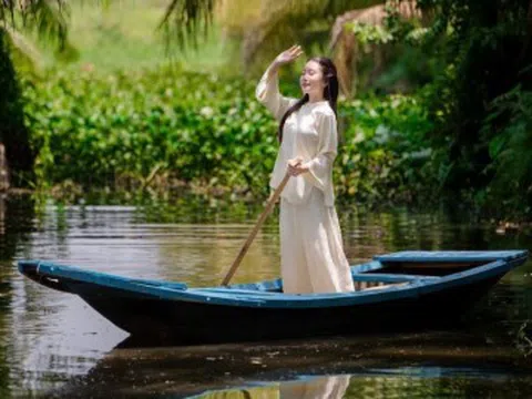 Điểm đến như "miền Tây thu nhỏ" cách Hà Nội 140km, khách chèo xuồng, ngắm sen