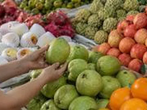 Người bán trái cây tiết lộ: Khách thường chọn quả to, người trong nghề lại kiểm tra 5 chi tiết này trước