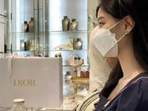Ôm khoản nợ 618 triệu đồng vì ham mua sắm