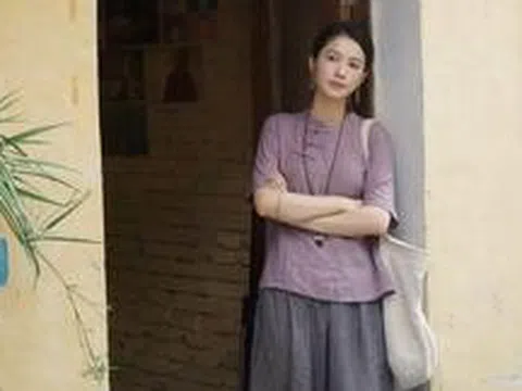 38 tuổi, tôi chỉ dùng 1 chiếc túi quanh năm: Tiết kiệm đôi khi bắt đầu từ việc hiểu thế nào là đủ