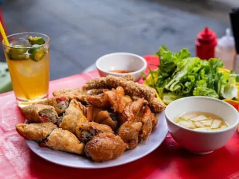 5 quán ăn vặt lâu năm, thường xuyên đông khách ở phường Hoàn Kiếm, Hà Nội