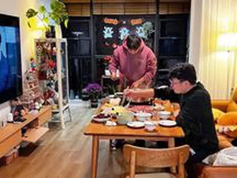 Từng là món “nhà nào cũng phải có”, vì sao bàn trà ngày càng bị loại khỏi phòng khách hiện đại?