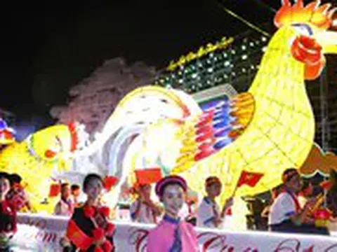 Trung thu ở nơi đèn lồng cao bằng ngôi nhà