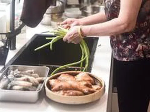 Càng kiếm tiền càng thấy bất an, tôi quay về 6 thói quen “lỗi thời” của bố mẹ và nhận ra: Tiết kiệm đôi khi đơn giản hơn mình nghĩ