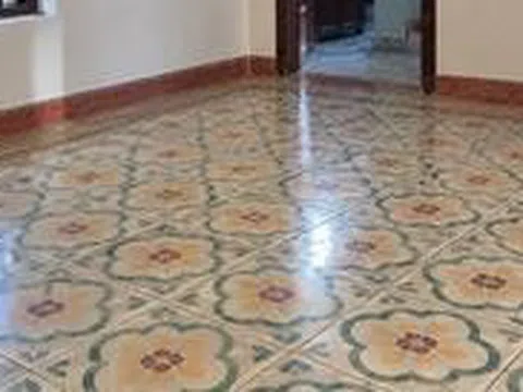 Tại sao ngày càng nhiều gia đình không còn làm nền nhà bằng gạch hoa? 2 vật liệu thay thế giúp nhà sáng, dễ phối nội thất hơn