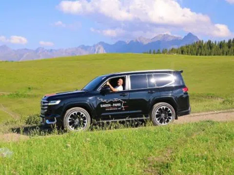 Người đàn ông Việt lái ô tô 80 ngày từ TPHCM đến Paris, vượt 25.000km