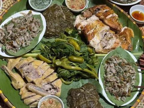 Mâm cơm dân dã của người Tày ở Lào Cai có loạt món lạ, du khách thích thú
