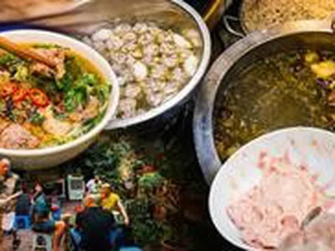 Hà Nội có hàng bún mọc 40.000 đồng bán trong biệt thự 100 tuổi, mỗi sáng chỉ mở đúng 4 tiếng